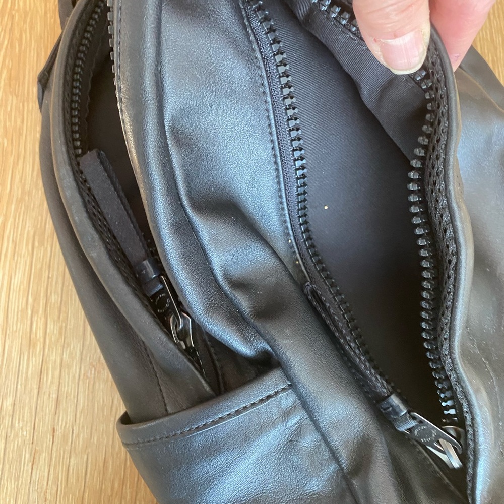 Coach Edge Black Leather Men's Sling Crossbody Backpack - Picture 2 of 8